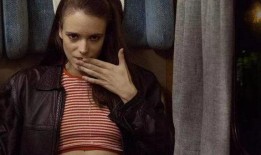 女性瘾者1无删减在线观看,全尺度揭露，禁忌之恋的激情与挣扎