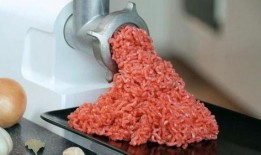 爆料火腿肠制作视频,从原料到成品，一探究竟