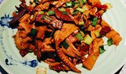 爆料重庆小炒酱能吃吗视频,视频爆料能否安心食用？